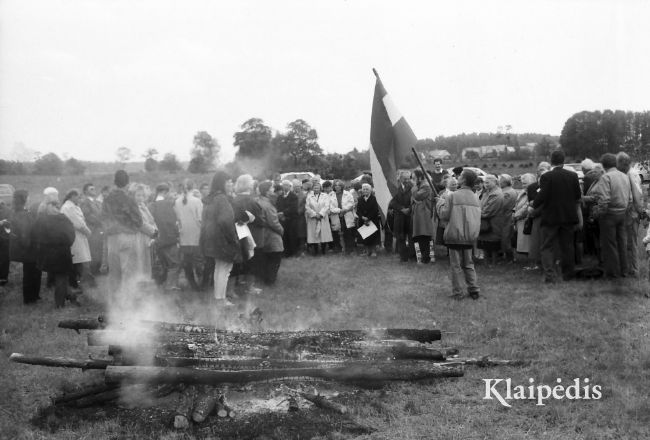 pavadinimas: Agluonėnuose šalia Lietuvininkų ąžuolyno, raktai:  