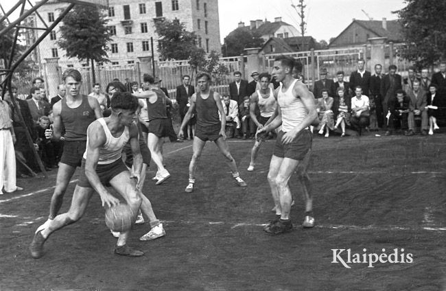 pavadinimas: Klaipėdiečiai respubl. varžybose Vilniuje. 1954, raktai: krepšinis 