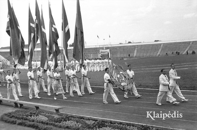 pavadinimas: Fizkultūrininkų paradas Vilniuje, 1955, raktai: lengvoji atletika paradas